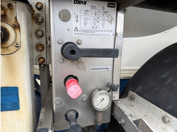 Siloauflieger Feldbinder EUT 38.3-3 EUT 38.3-3, Liftachse, 3 Kammern, ca. 38.000l: das Bild 4 Siloauflieger Feldbinder EUT 38.3-3 EUT 38.3-3, Liftachse, 3 Kammern, ca. 38.000l: das Bild 4