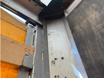 Planenauflieger Krone SDP 27 eLCUQ-CS SDP 27 eLCUQ-CS, Coilmulde, Edscha-Verdeck, Hubdach, ca. 93m³: das Bild 2 Planenauflieger Krone SDP 27 eLCUQ-CS SDP 27 eLCUQ-CS, Coilmulde, Edscha-Verdeck, Hubdach, ca. 93m³: das Bild 2