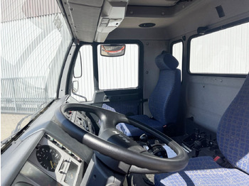Abrollkipper, Autokran MAN 25/18.284 6x2-4 LL 25/18.284 6x2-4 LL,Kran HMF 1113 K3, Funk, Retarder: das Bild 5