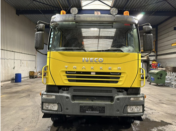 Abrollkipper, Autokran Iveco TRAKKER 350 6x4 HOOKLIFT + CRANE FASSI F120.22 (5/6 F) - *342.000km* - STEEL SPRING / BIG AXLES - AS TRONIC AUTOMATIC GEARBOX: das Bild 2