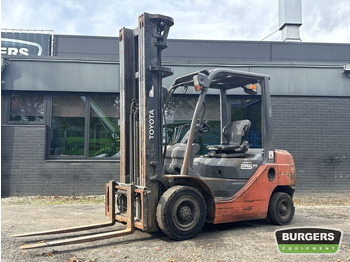 TOYOTA FDF 25 Dieselstapler