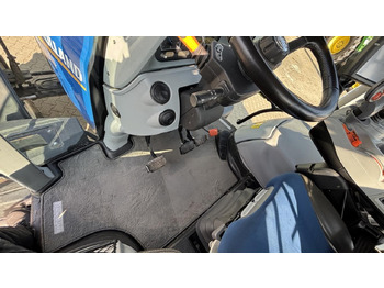 Traktor New Holland T 7.210: das Bild 2