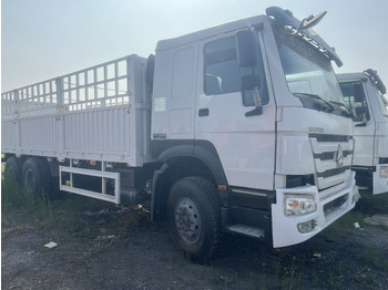 SINOTRUK HOWO Tiertransporter LKW