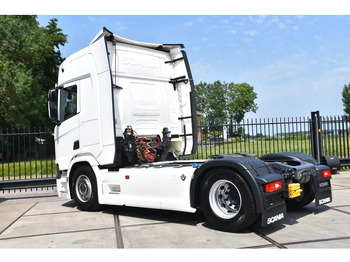 Sattelzugmaschine Scania R520 V8 NGS 4x2 - RETARDER - 523 TKM - PARK. AIRCO - ACC - NAVI - 2 x FUEL TANKS - LED LIGHTS -: das Bild 3