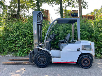 Dieselstapler Nissan FD45 W1F4A45Y FD45 W1F4A45Y: das Bild 2