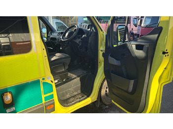 Krankenwagen RENAULT MASTER 150.39: das Bild 5