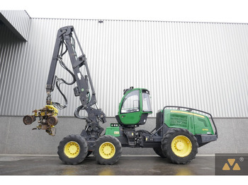 JOHN DEERE Harvester
