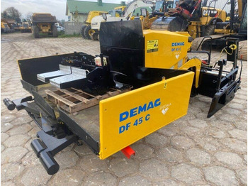 DEMAG Asphaltfertiger/ Straßenfertiger