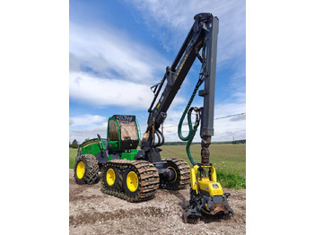 JOHN DEERE Harvester