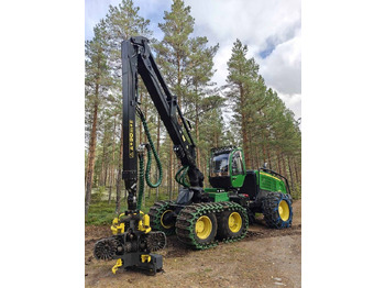 JOHN DEERE Harvester