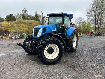 NEW HOLLAND T7000 Traktor