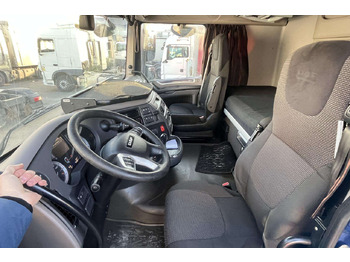 Innenraum Bild 1: Sattelzugmaschine DAF XF 480 MEGA (8305)