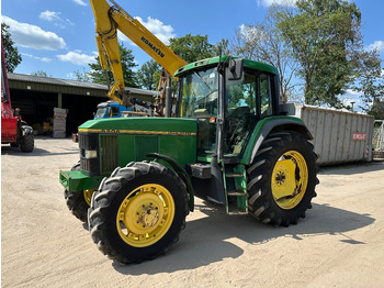 JOHN DEERE Traktor