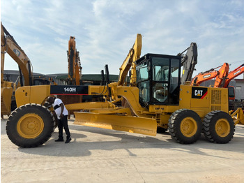 CATERPILLAR 140H Grader