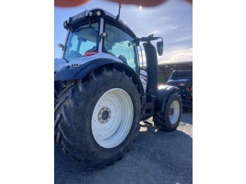 Traktor Valtra T154 VERSU: das Bild 3