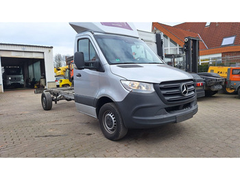 Transporter Mercedes-Benz Fahrgestell 316: das Bild 2