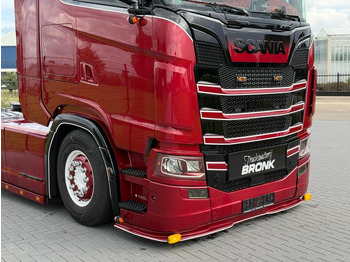 Scania S580 V8 NGS SHOWTRUCK, VOLLUCHT, RETARDER, LEER, GESTUURD. - Leasing Scania S580 V8 NGS SHOWTRUCK, VOLLUCHT, RETARDER, LEER, GESTUURD.: das Bild 2