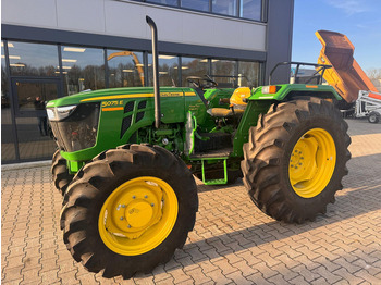 JOHN DEERE 5075E Traktor