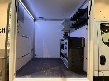 Pritsche Transporter Iveco 65C18 3.0 Automaat Open Laadbak / Mobiele Werkplaats / Bott Inrichting / Euro 6 / Airco / Cruise Control / Trekhaak / Camera / 3-Zits / 55.400 KM !! C-Rijbewijs !!: das Bild 3