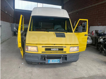 Schulbus Iveco Daily: das Bild 2