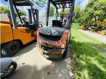 Dieselstapler Toyota 02-8 FDF-30: das Bild 2
