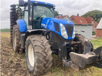 NEW HOLLAND T7.220 Traktor