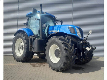 NEW HOLLAND T7.220 Traktor