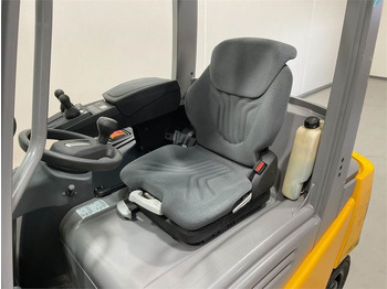 Elektrostapler Jungheinrich EFG 320: das Bild 5