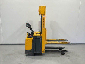 JUNGHEINRICH Hochhubwagen