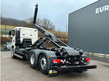 Abrollkipper, Autokran MAN TGS 26.470 6x2 Retarder MulitLift 21S59: das Bild 4