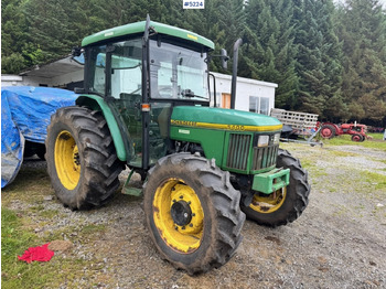 JOHN DEERE Traktor