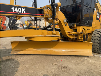 Grader CATERPILLAR 140K: das Bild 3