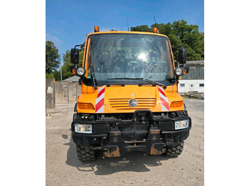 Schneeräumfahrzeug Unimog 405/10 U300 Bluetec 4 Automatik EAS Mercedes-Benz U 300  UGE UGN mit Kipperpritsche: das Bild 2
