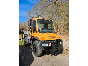UNIMOG U400 Schneeräumfahrzeug
