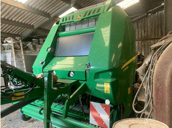 Rundballenpresse JOHN DEERE V461M: das Bild 4