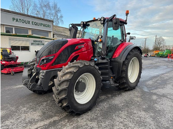 VALTRA T214 Traktor
