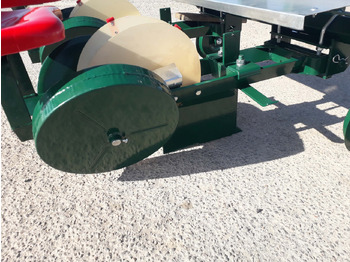 NEU: Kartoffellegemaschine GARMACH Transplanteur à Mini-Mottes 2 rangs: das Bild 5