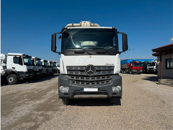 Betonpumpe Mercedes-Benz AROCS 3743 PUTZMEISTER M47-5: das Bild 2