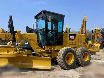 Grader CATERPILLAR 140K: das Bild 3
