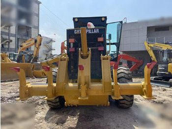 Grader CATERPILLAR 140K: das Bild 4