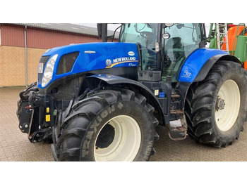NEW HOLLAND T7.220 Traktor