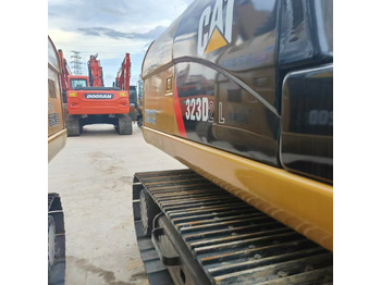 Kettenbagger CATERPILLAR 323D: das Bild 4