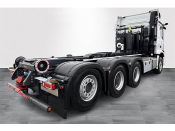 Abrollkipper Mercedes-Benz AROCS 3253 8x4 Koukkuauto: das Bild 5