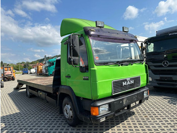 MAN 8.224 Abschleppwagen