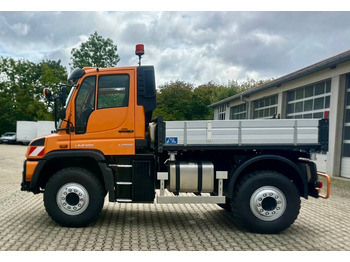 Kommunal-/ Sonderfahrzeug Unimog 530 - U530 405 44301 Mercedes Benz 405: das Bild 2