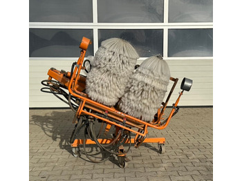 UNIMOG Kehrbesen