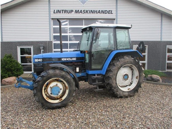 NEW HOLLAND Traktor