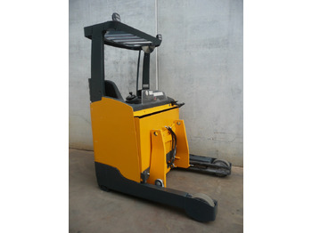JUNGHEINRICH ETV Schubmaststapler