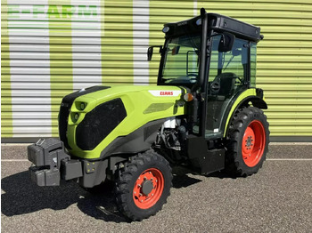 CLAAS Nexos 220 Traktor