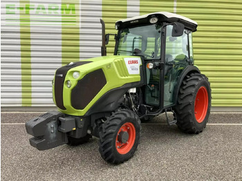 CLAAS Nexos 220 Traktor